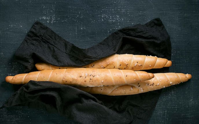 Salzstangerln, Hagelsalz, Kümmel, Leinentuch