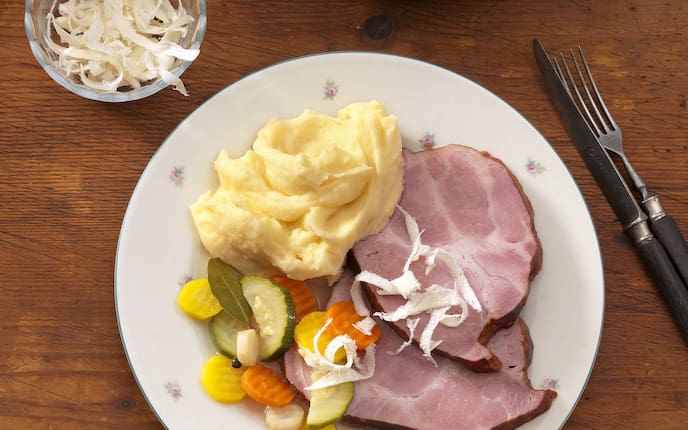 Bauerngeselchtes, Essiggemüse, Kren, Servus Rezept