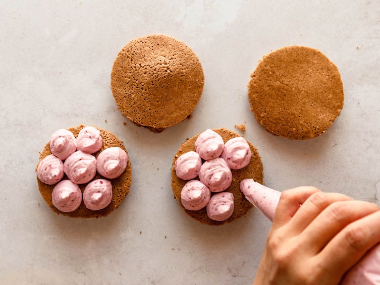 Biskuit, Törtchen, Himbeertörtchen, Spritzsack, Christina Bauer