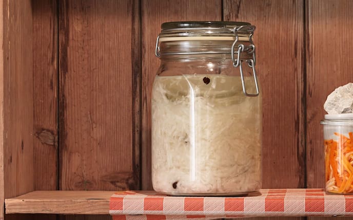 Eingelegter Schwarzer Rettich, Vorratskammer, Bügelglas, Wacholderbeeren