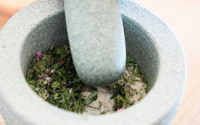 Kräuter, Salz, Mörser, Stössel, Kräutersalz, Servus Rezept