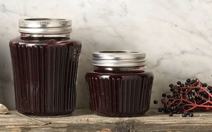 Hollerbeergelee, Hollerbeeren, Glas, Löffel