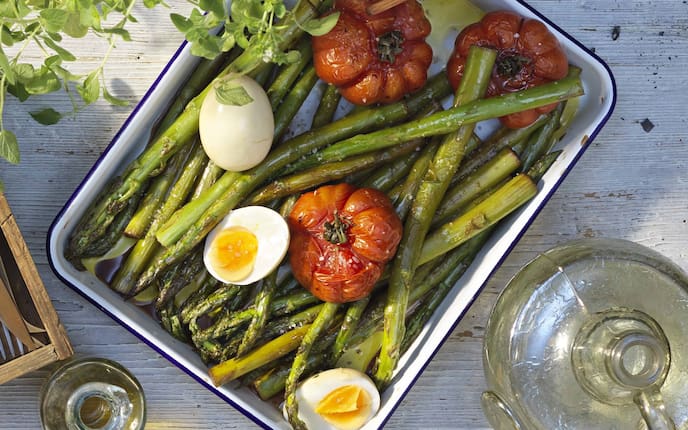grüner Spargel, Fleischtomaten, Paradeise, Ei, Rezept