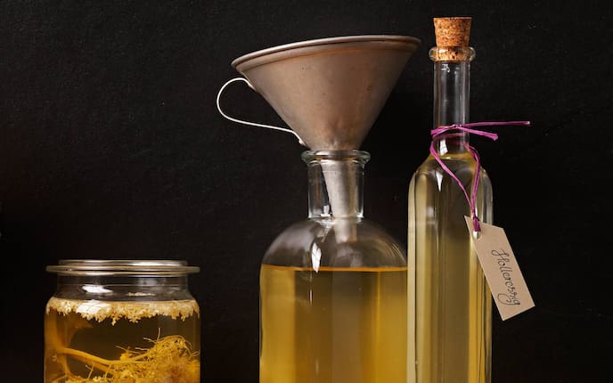 Flasche, Essig, Trichter, Holunderblüten, Korken