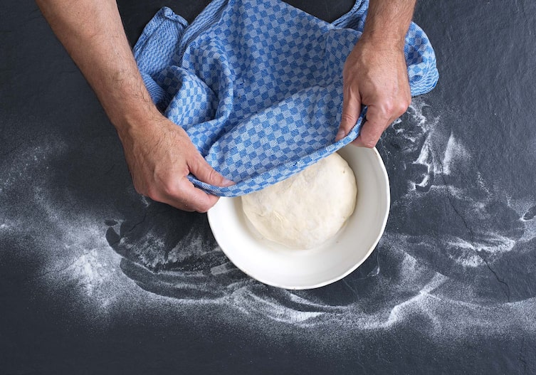 Böhmische Knödel, Kochschule, Küchentuch, Mehl, Schüssel