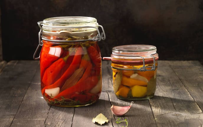 Rexgummi, Einmachglas, Pfefferoni, Knoblauch, Gewürze
