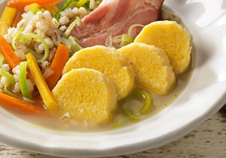 Maisgriesnocken, Suppeneinlage, Suppe, Gerste, Wurzelgemüse, Selchfleisch, Suppe, Servus Rezept