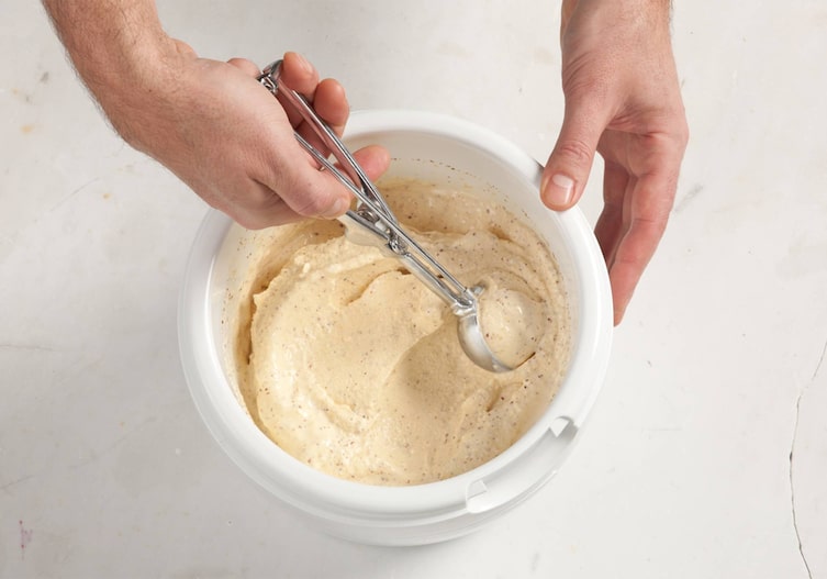 Eisportionierer, Eis, Schüssel, Hände, Senfeis