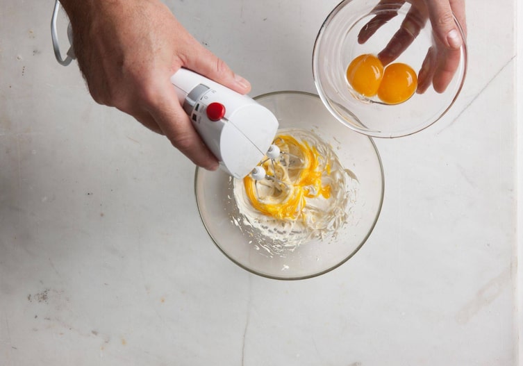 Mixer, Dotter, Butter, Schüsseln