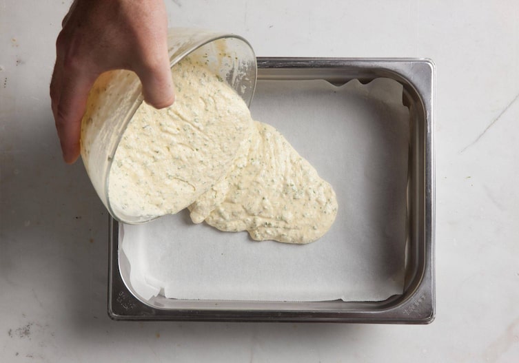 Backblech, Backpapier, Biskuitmasse, Schüssel