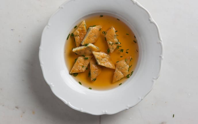 Biskuit-Schöberl, Suppe, Suppenteller, Servus Rezept