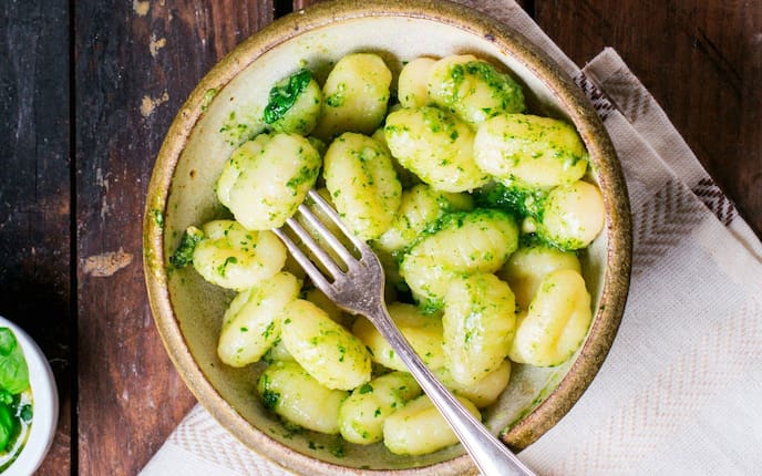 Kräuter-Gnocchi, Beilage, Kräuter, Servus Rezept, Gabel, Schüssel, Geschirrtuch