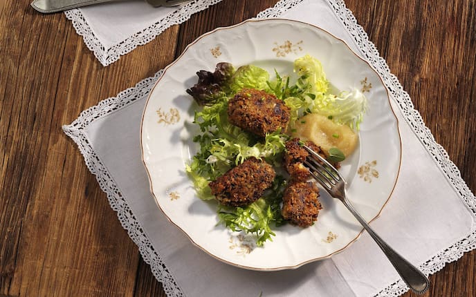 Blunzenkrapfen mit Birnenmus, Blunzen, Birnen, Mus, Birnenmus, Salat, Blunzenrezept, Hausmannskost, Servus Rezept