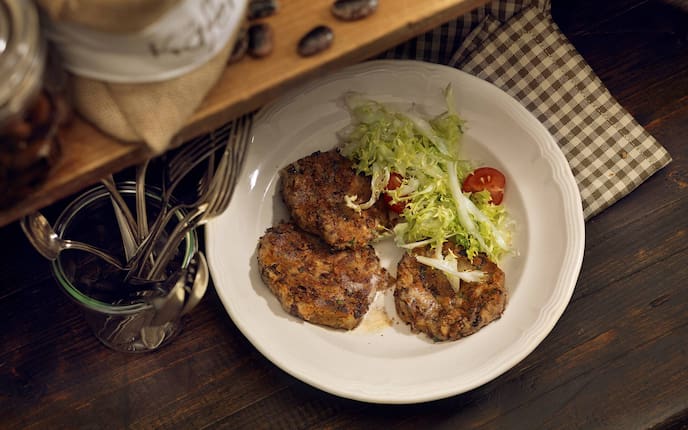 Bohnenlaberln, Laibchen, Salat, Tomaten, Hauptspeise, vegetarisch, Servus Rezept