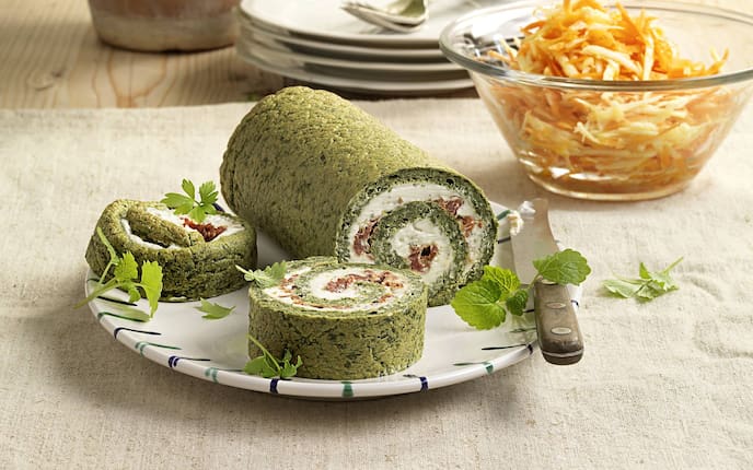 Brennnesselrolle mit getrockneten Paradeisern, Brennnessel, vegetarisches Rezept, pikantes Biskuitrezept, Servus Rezept