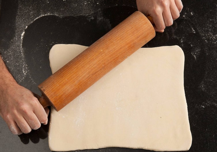 Blätterteig, Grundrezept, Nudelholz, Hände