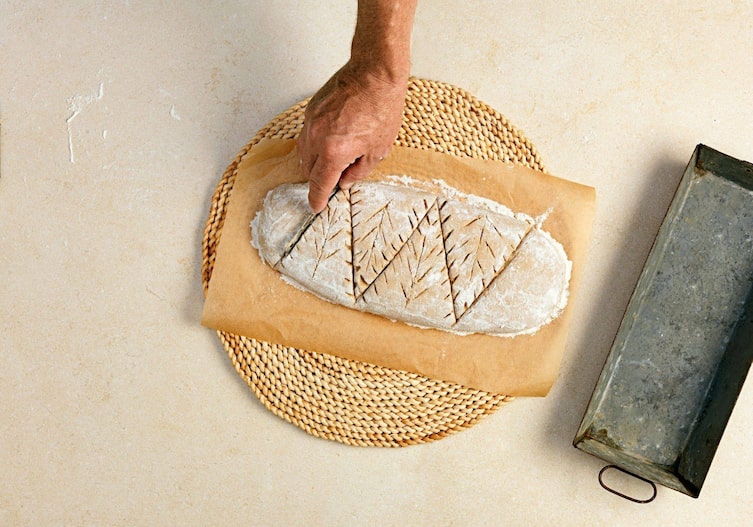 Dinkelbrot, Brotmuster, scharfe Klinge, Backpapier, Kastenform