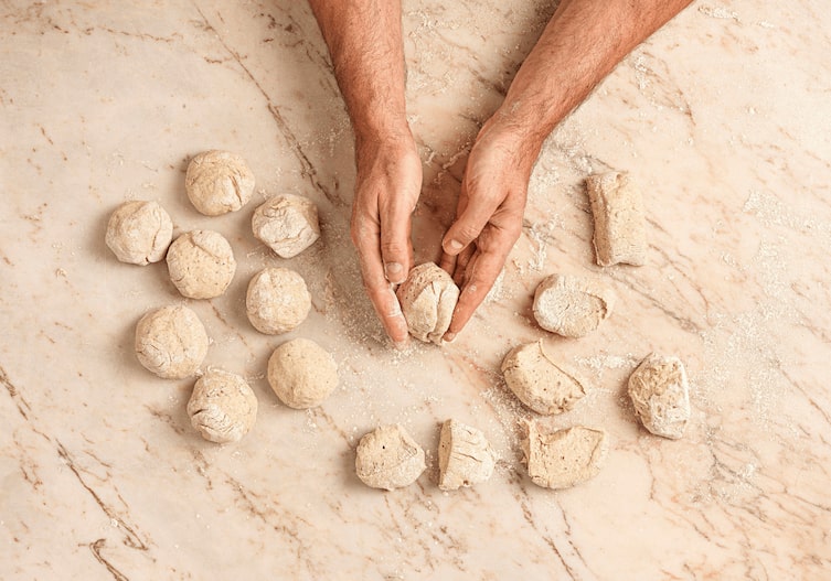 Gewürzweckerl, Kochschule, Teigstücke, Mehl