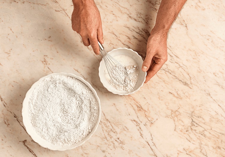 Gewürzweckerl, Kochschule, Mehl, Schüssel, Schneebesen