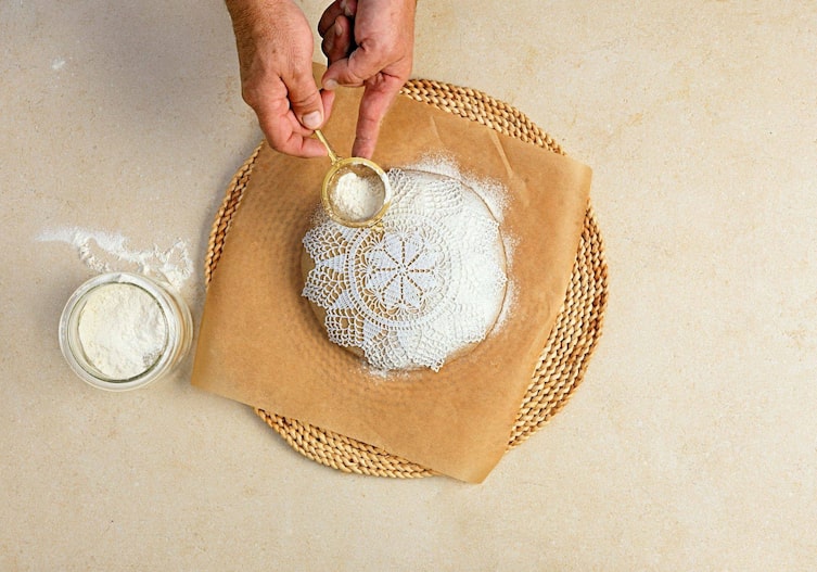 Mehl, Sieb, Brotteig, Roggenbrot, Spitzendecke, Brotmuster