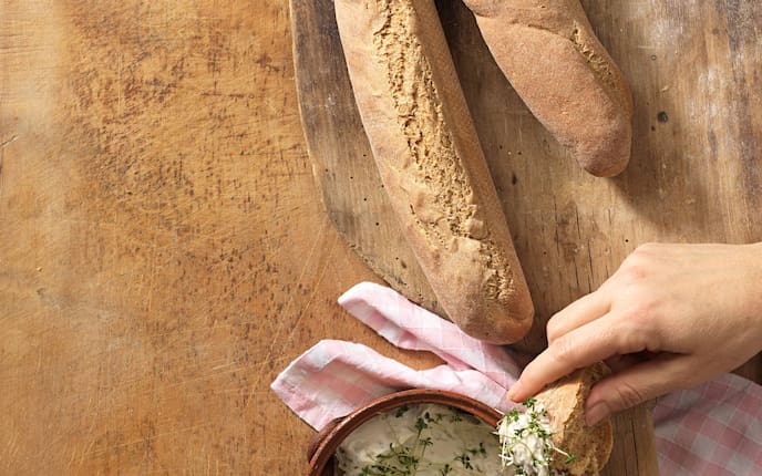 Kresse, Aufstrich, Baguette, Dinkel, Einkorn, Holzbrett, Geschirrtuch