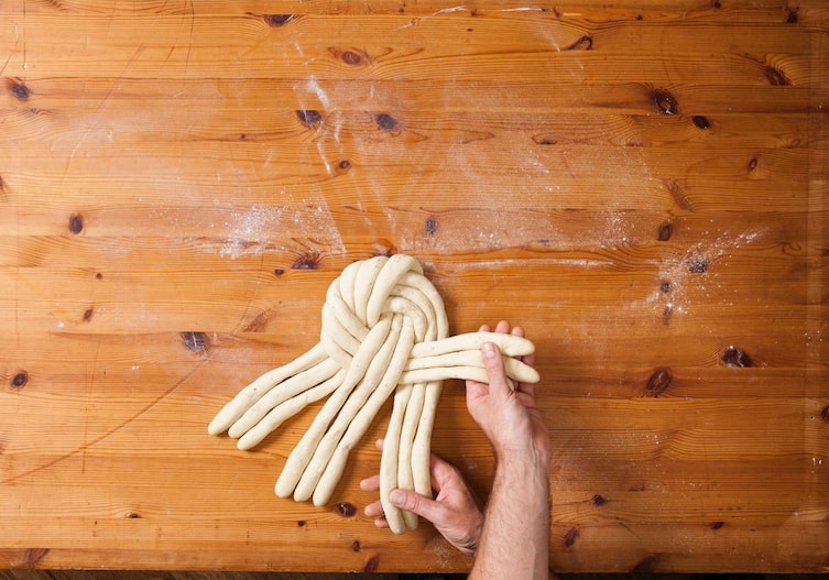 Germteig, Stränge, flechten, Mehl