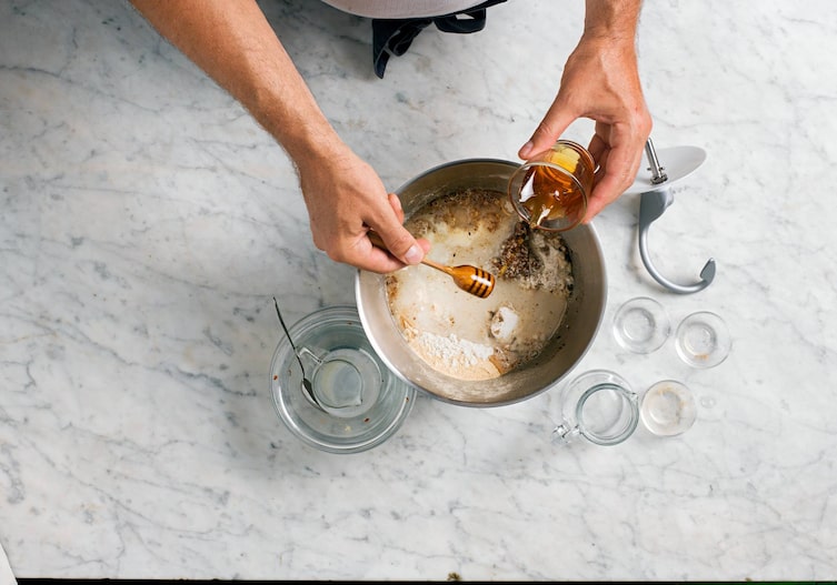 Honig, Schüssel, Knethaken, Glasschüsseln, Löffel