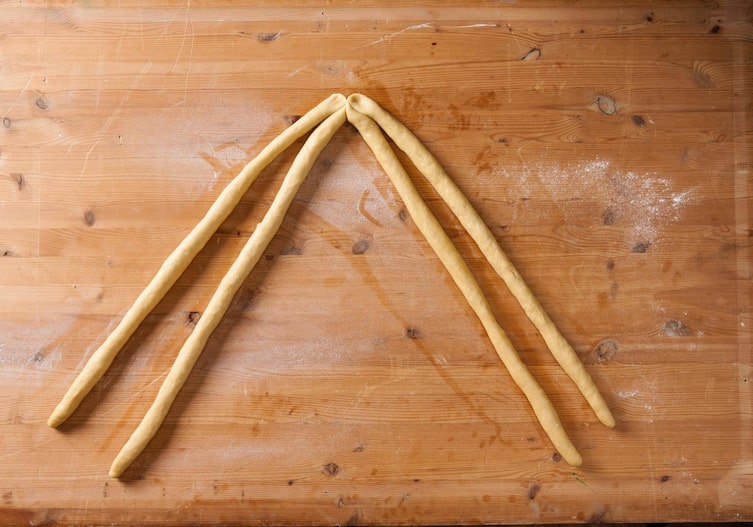 Germteig, Stränge, Striezel, flechten