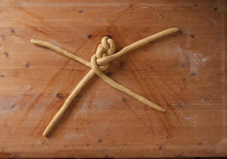 Striezel flechten, Germteig