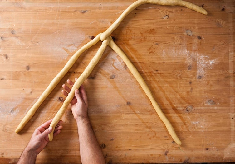 Germteig, Striezel, flechten