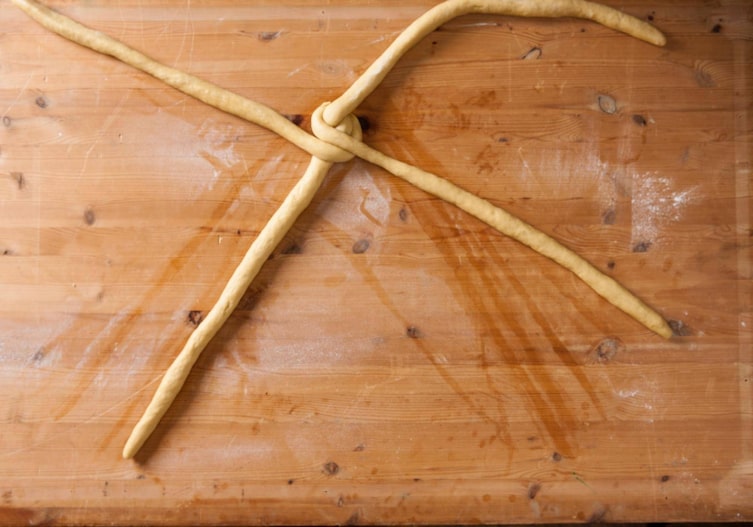 Striezel flechten, Germteig