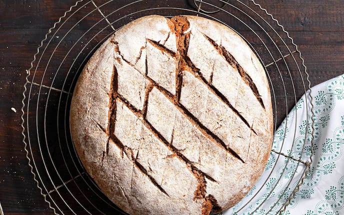 Bauernbrot, Mehl, Tischdecke,