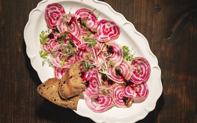 Chioggia Rübensalat, Kräuter, Brot, Rezept
