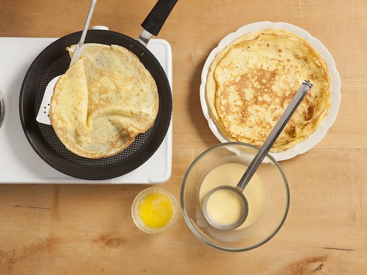 Topfenpalatschinken, Pfanne, Teig, Schöpfkelle