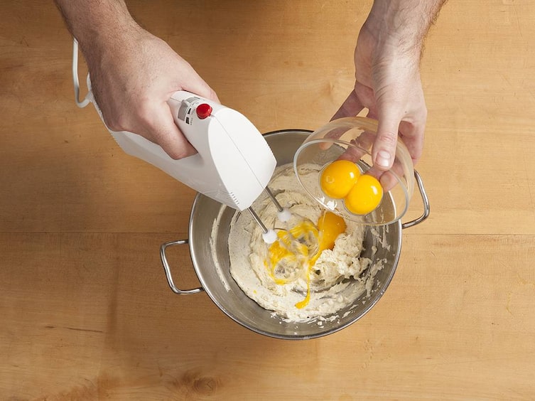 Topfenpalatschinken, Fülle, Eidotter, Handmixer