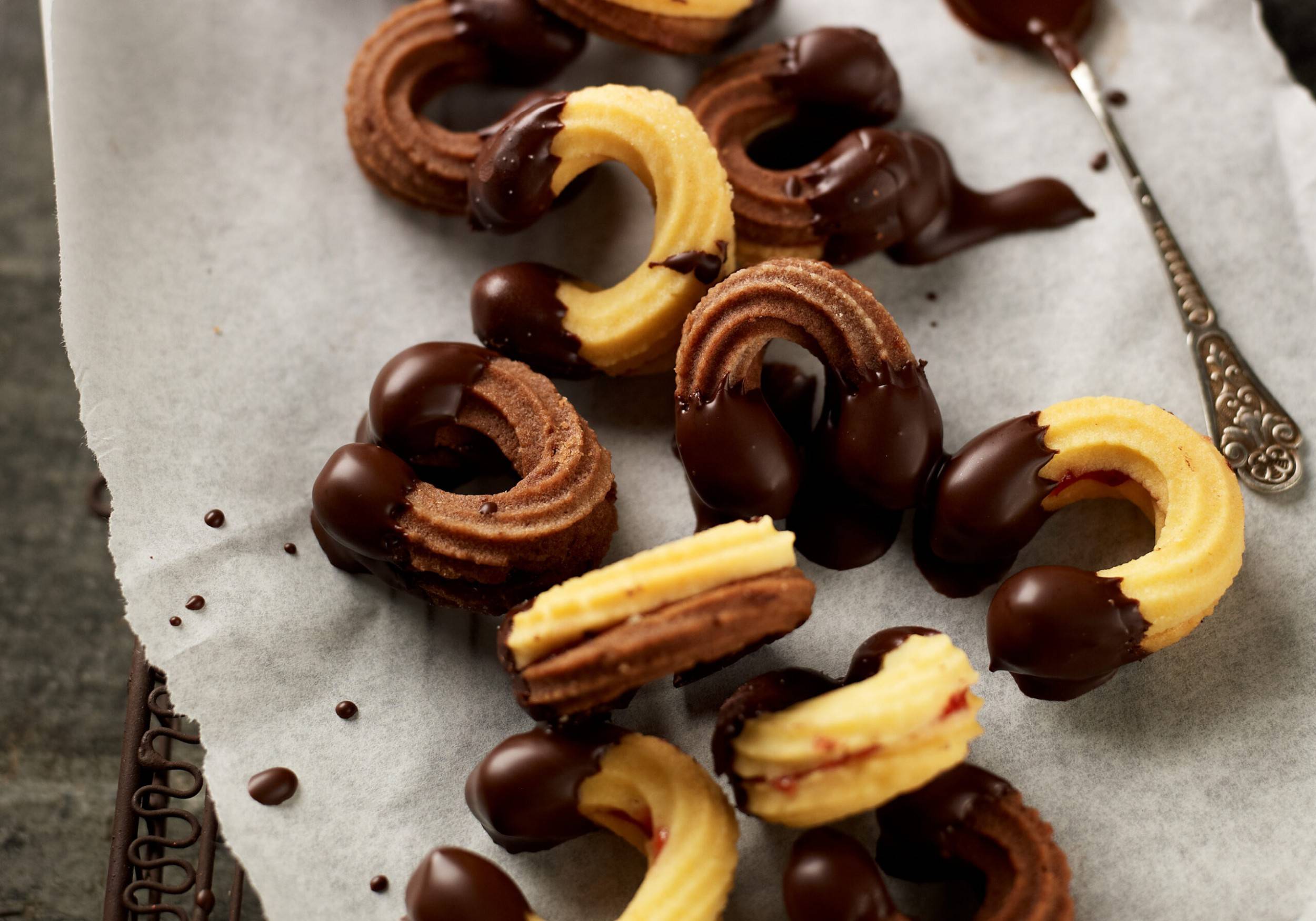 Dressierte Linzer Kipferl - 1:00 h - 1:20 h - Rezept - Servus Dressierte Linzer Kipferl - 1:00 h - 1:20 h - Rezept - Servus