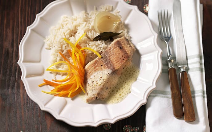 Fisch, Sauce, Karotten, Reis, Zwiebel, Lorbeerblatt, Servus Rezept