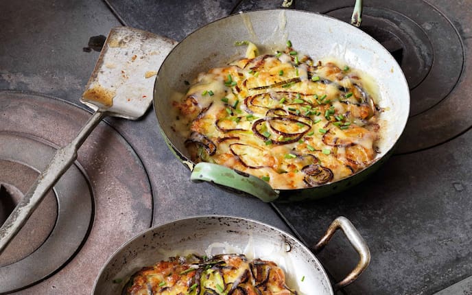 Rein, Pfanne, Tischherd, Küchenfreund, Zwiebel, Käse, Erdäpfelrösti, Hauptspeise, vegetarisch, Servus Rezept