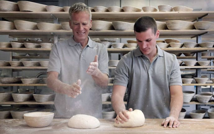Franz Brandl & Christopher Lang in der Backstube (Bild: Meisterschule für Kommunikationsdesign in Linz)