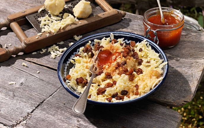 Fedlkoch mit Hagebuttenmarmelade