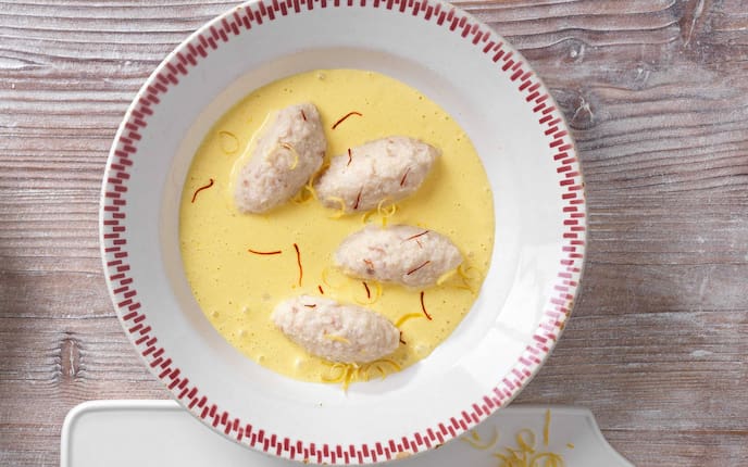 Suppe und Nockerl sind fein aufeinander abgestimmt.