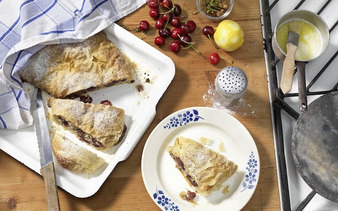 Kirschenstrudel, Kirschen, Strudel, Zitrone, Butter, Nachspeise, Servus Rezept