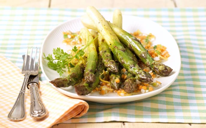 Gebratener Spargel auf warmem Linsensalat, Spargel, Linsensalat, Spargel-Rezept, Servus-Rezept