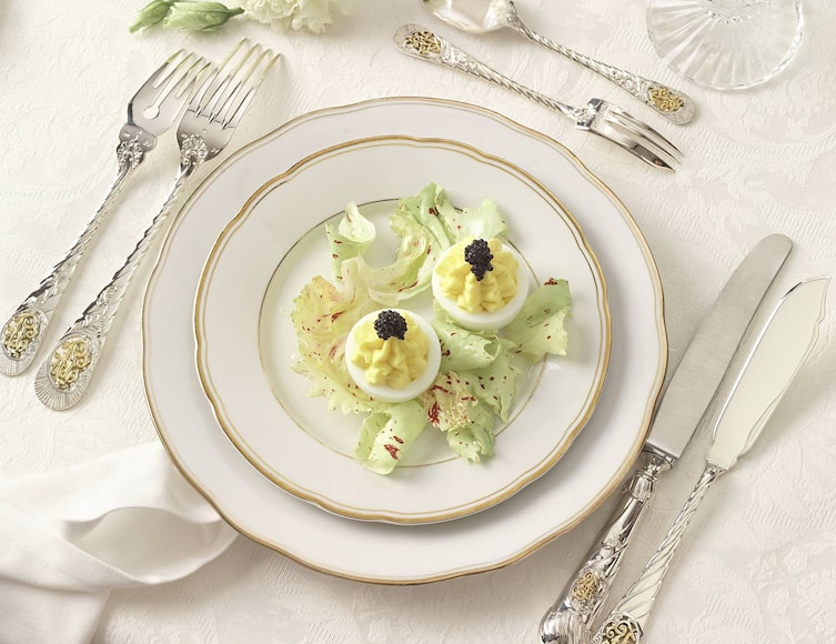 Gefüllte Eier auf grünem Salat, gefüllte Eier, Salat, Servus Rezept