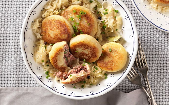 gefüllte Knödel, Wurstfülle, Sauerkraut, Rezept