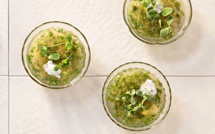 Kräuter, Kresserahm, Hollerblütenessig, Blattsalat, Rezept