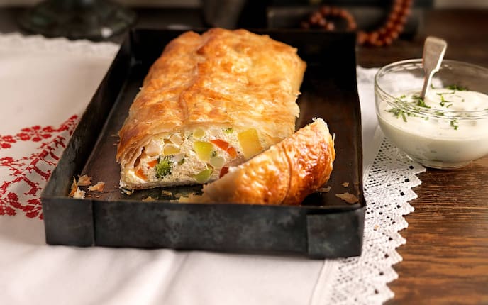 Rezept Gemüsestrudel mit Kräutersauce (Bild: Eisenhut & Mayer)