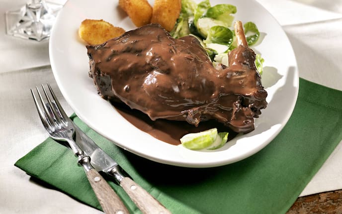 Wildhasenkeulen, Dörrzwetschken, Kroketten, Rezept, Wild, Servus