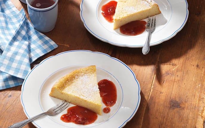 Grießauflauf mit Erdbeermarmelade (Bild: Eisenhut & Mayer)