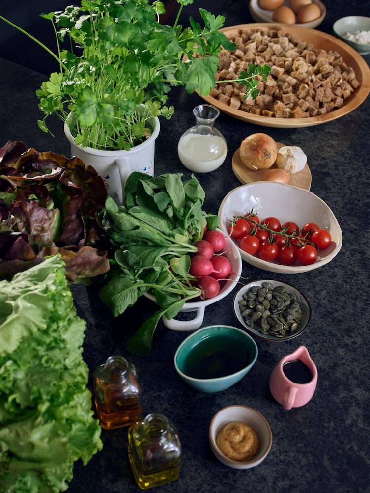 Die Zutaten für Paula Bründls grüne Kaspressknödel